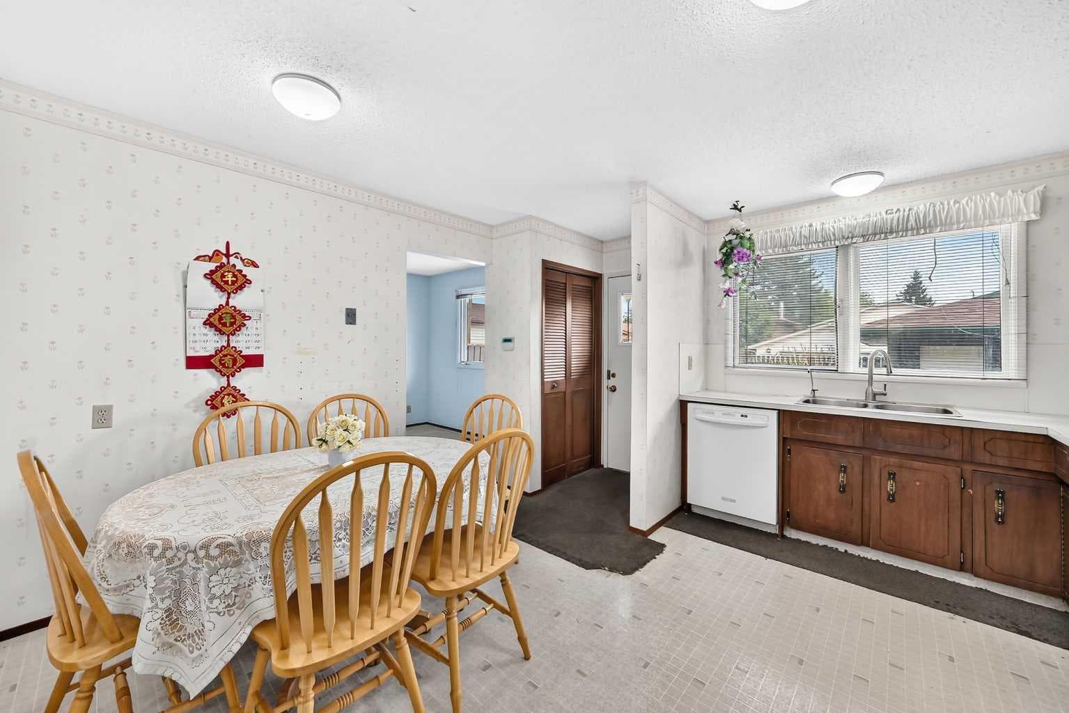 11 rundlemere Place NE