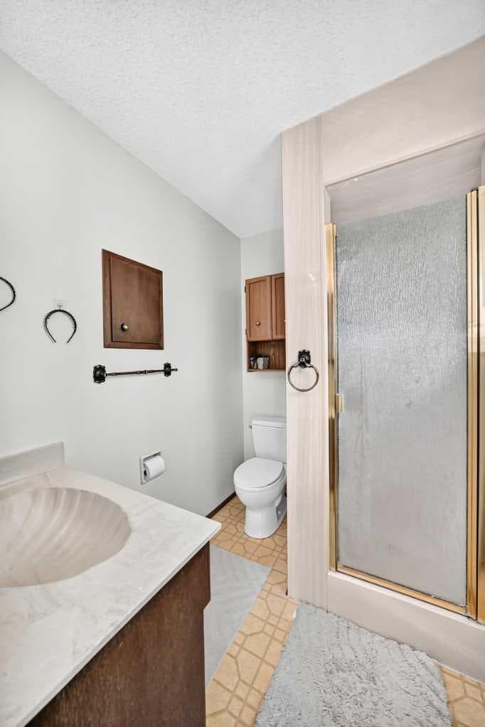 11 rundlemere Place NE