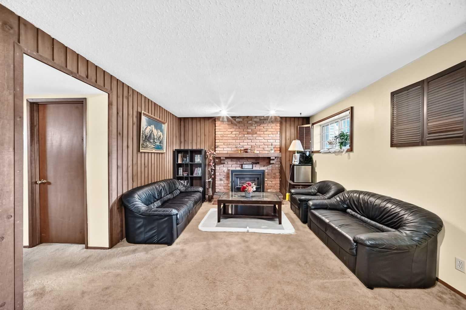 11 rundlemere Place NE