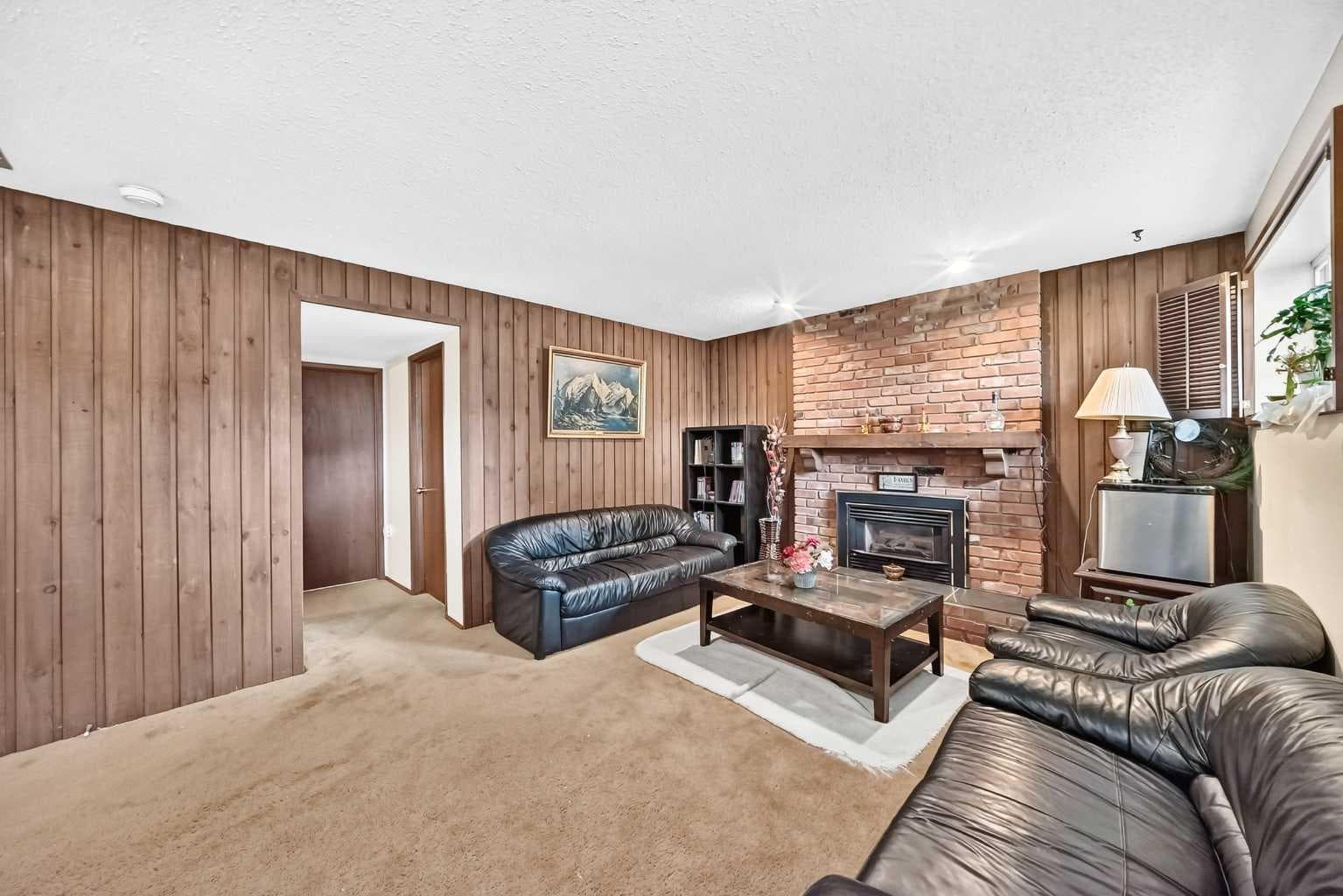 11 rundlemere Place NE