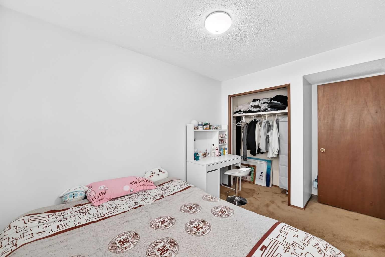 11 rundlemere Place NE