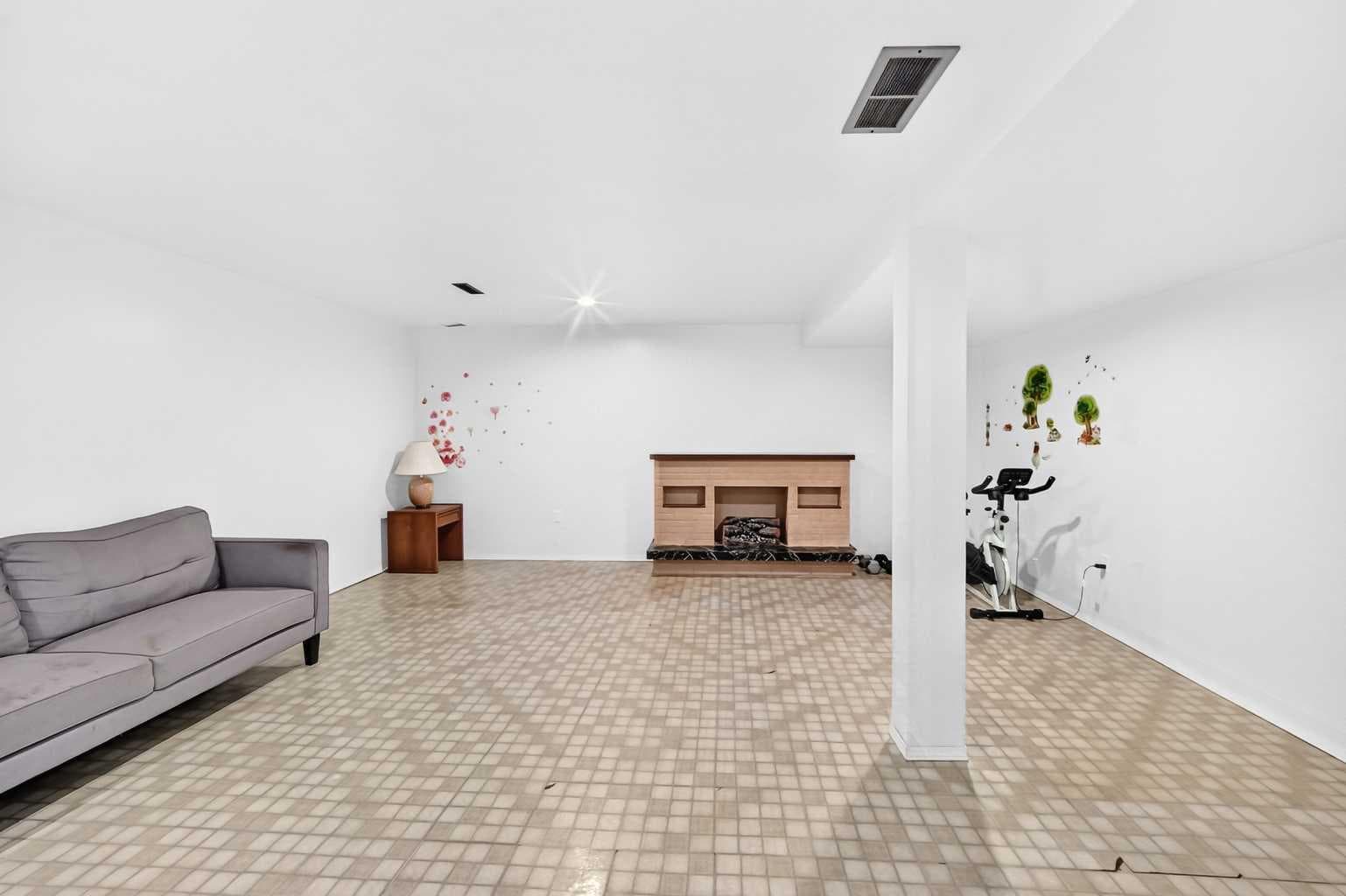 11 rundlemere Place NE