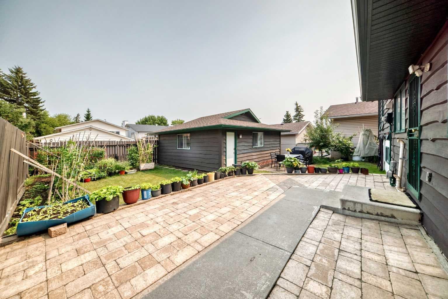 11 rundlemere Place NE
