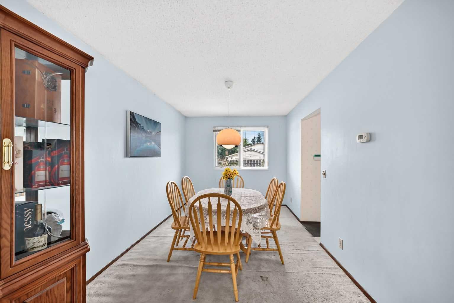 11 rundlemere Place NE