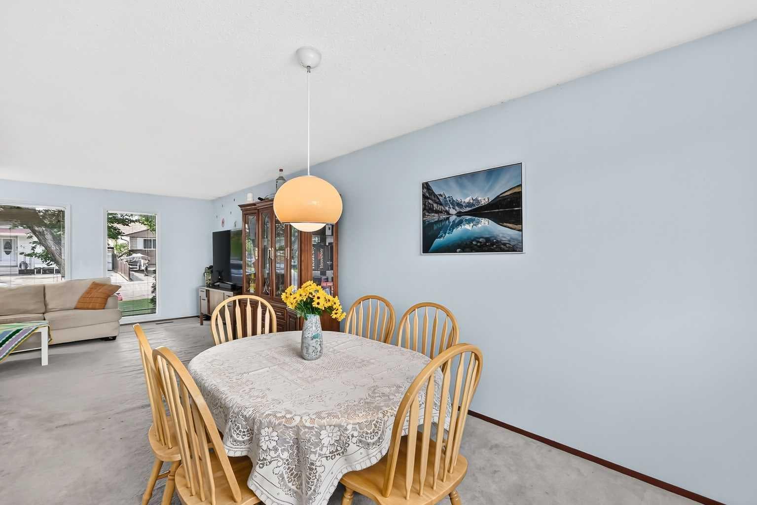 11 rundlemere Place NE