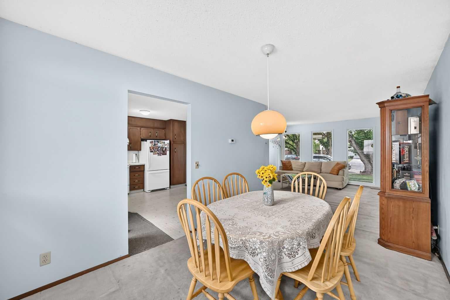 11 rundlemere Place NE