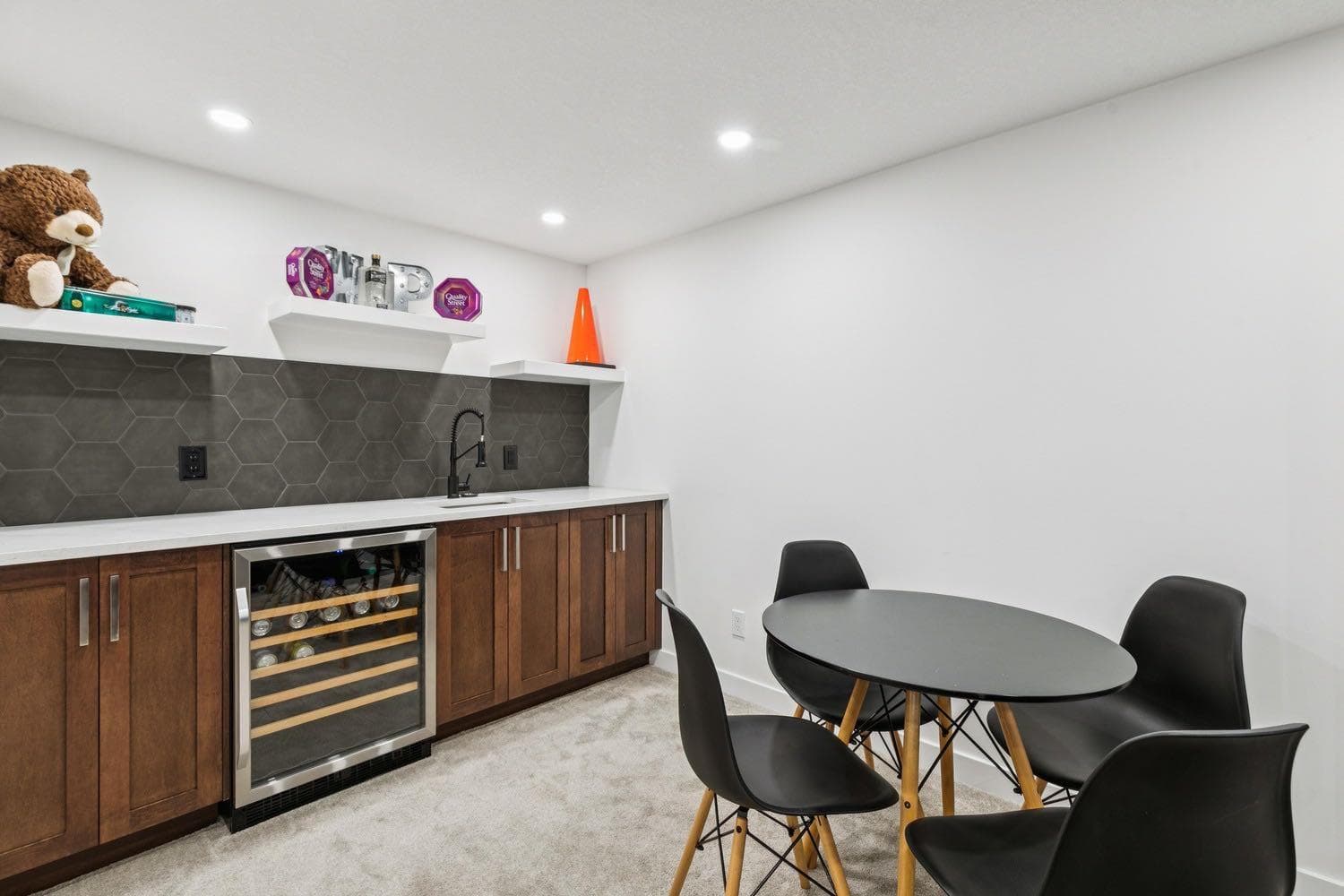 2543 Chicoutimi Drive NW