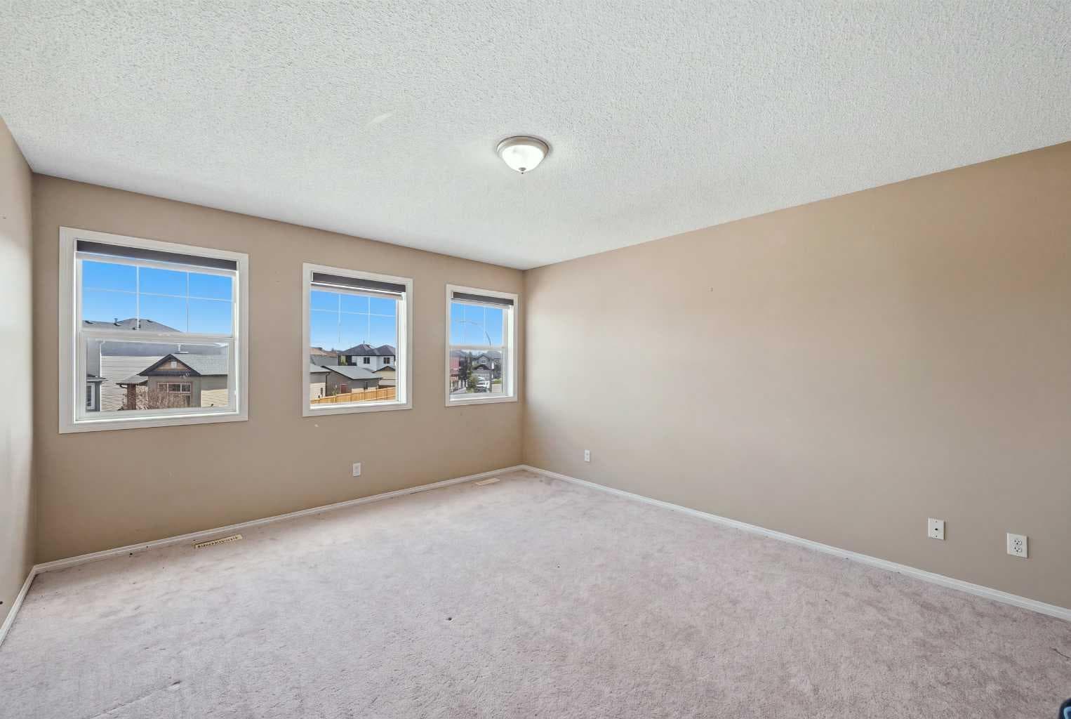 86 Saddlecrest Close NE