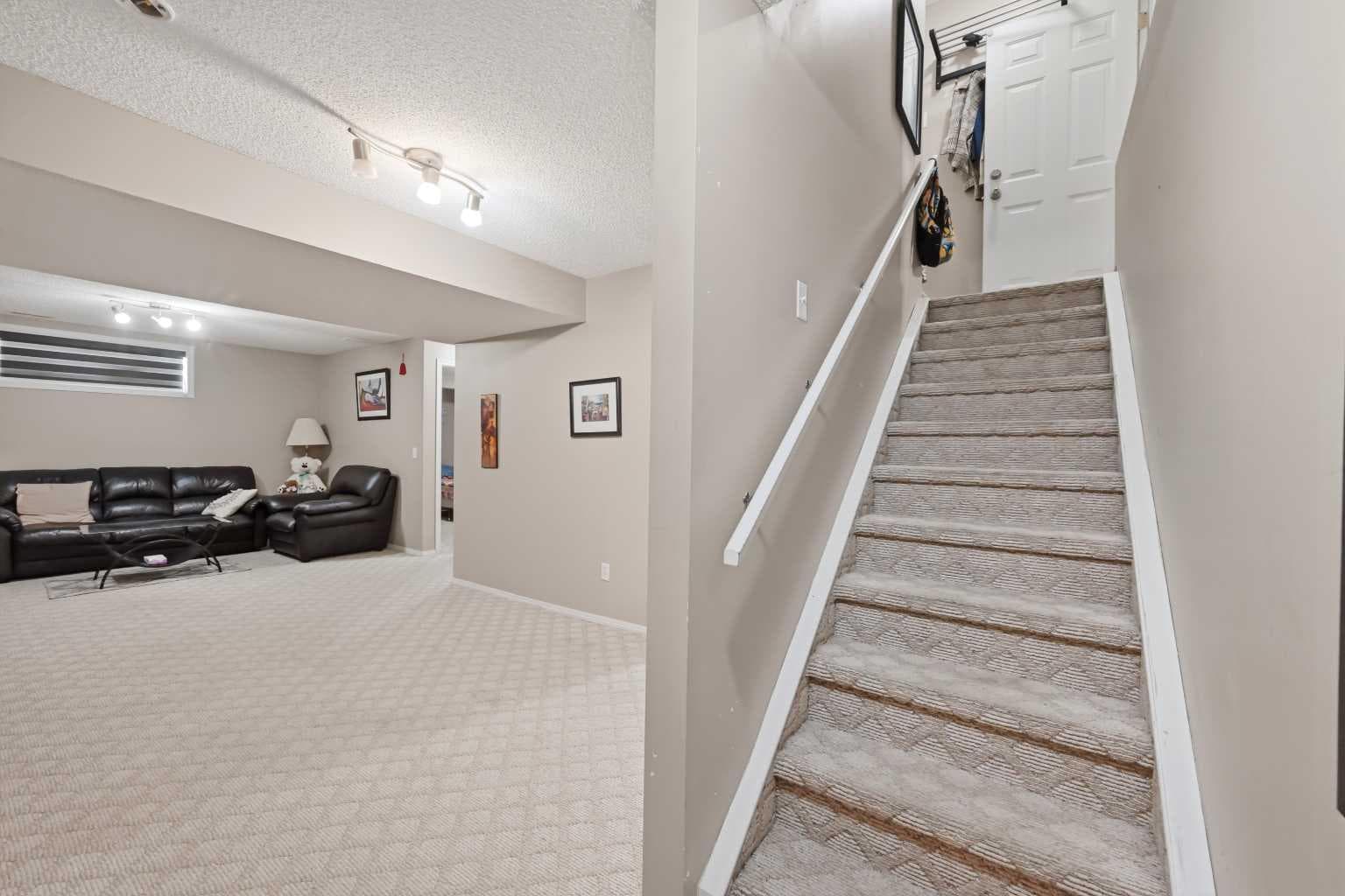 86 Saddlecrest Close NE