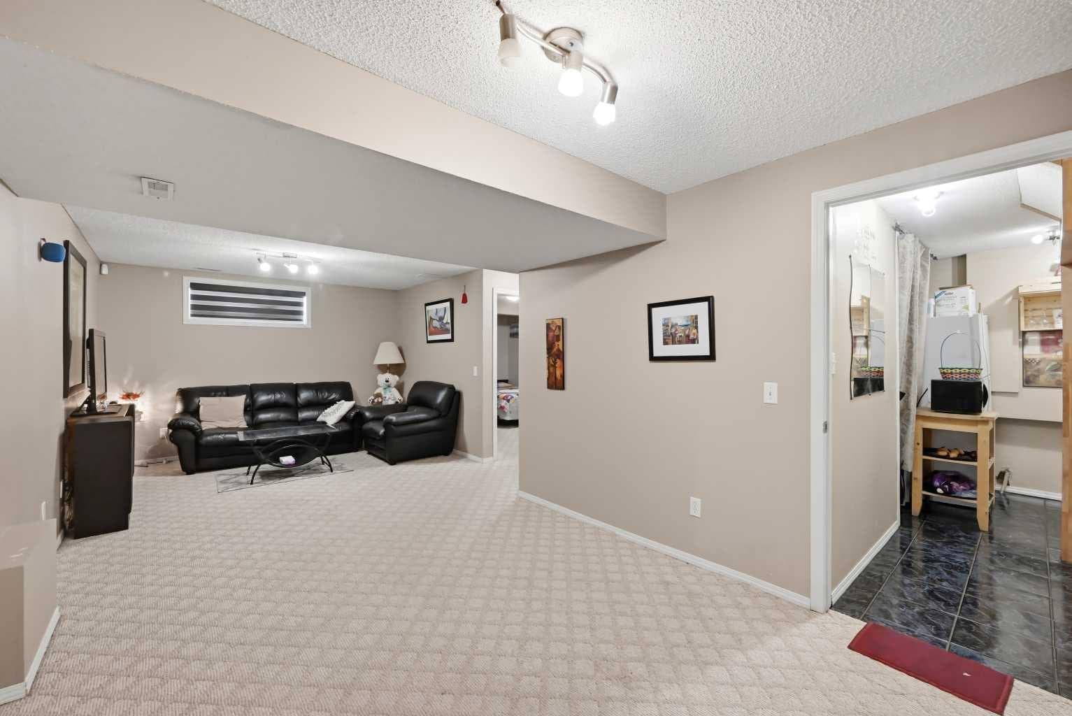 86 Saddlecrest Close NE