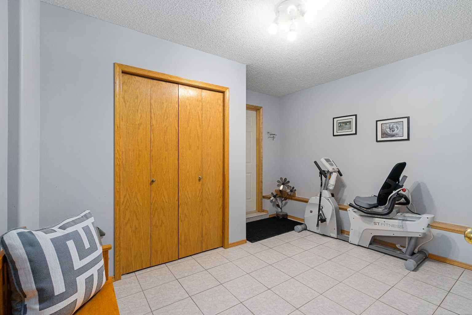83 Silver Creek Boulevard NW