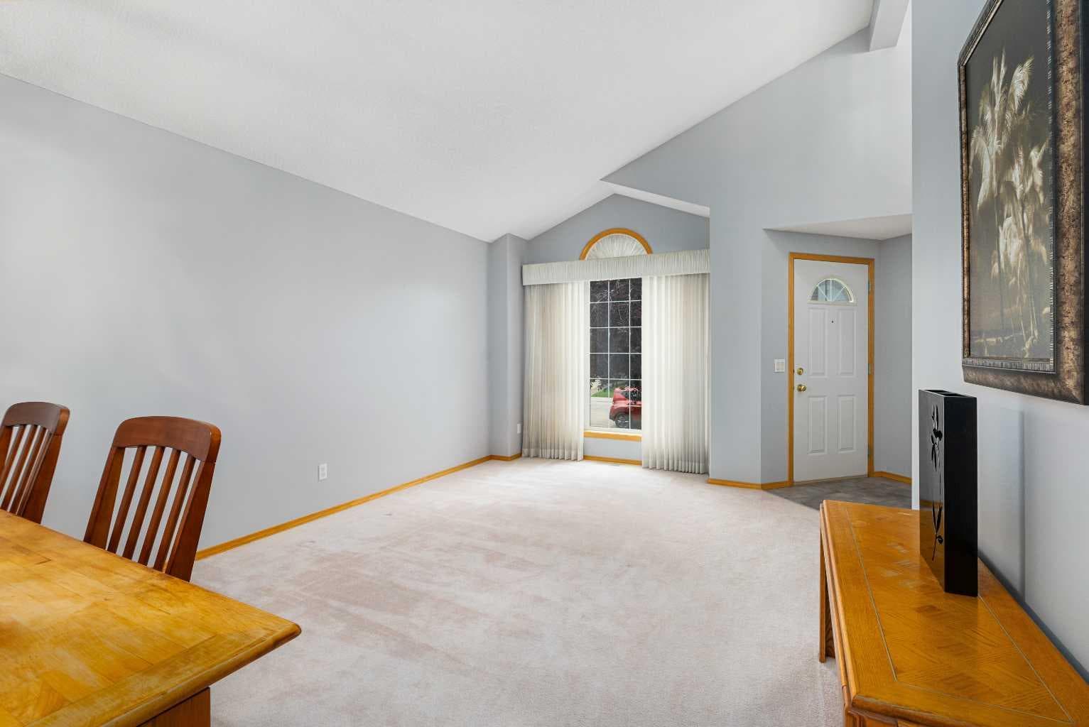83 Silver Creek Boulevard NW