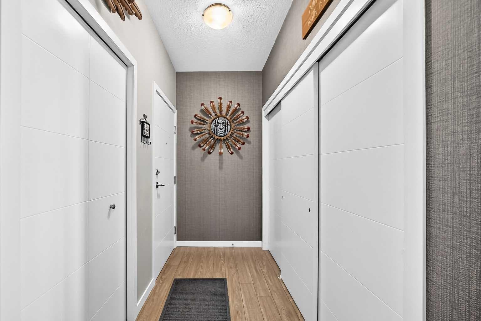 201, 122 Mahogany Centre SE