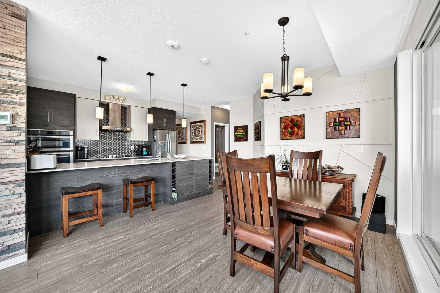 201, 122 Mahogany Centre SE