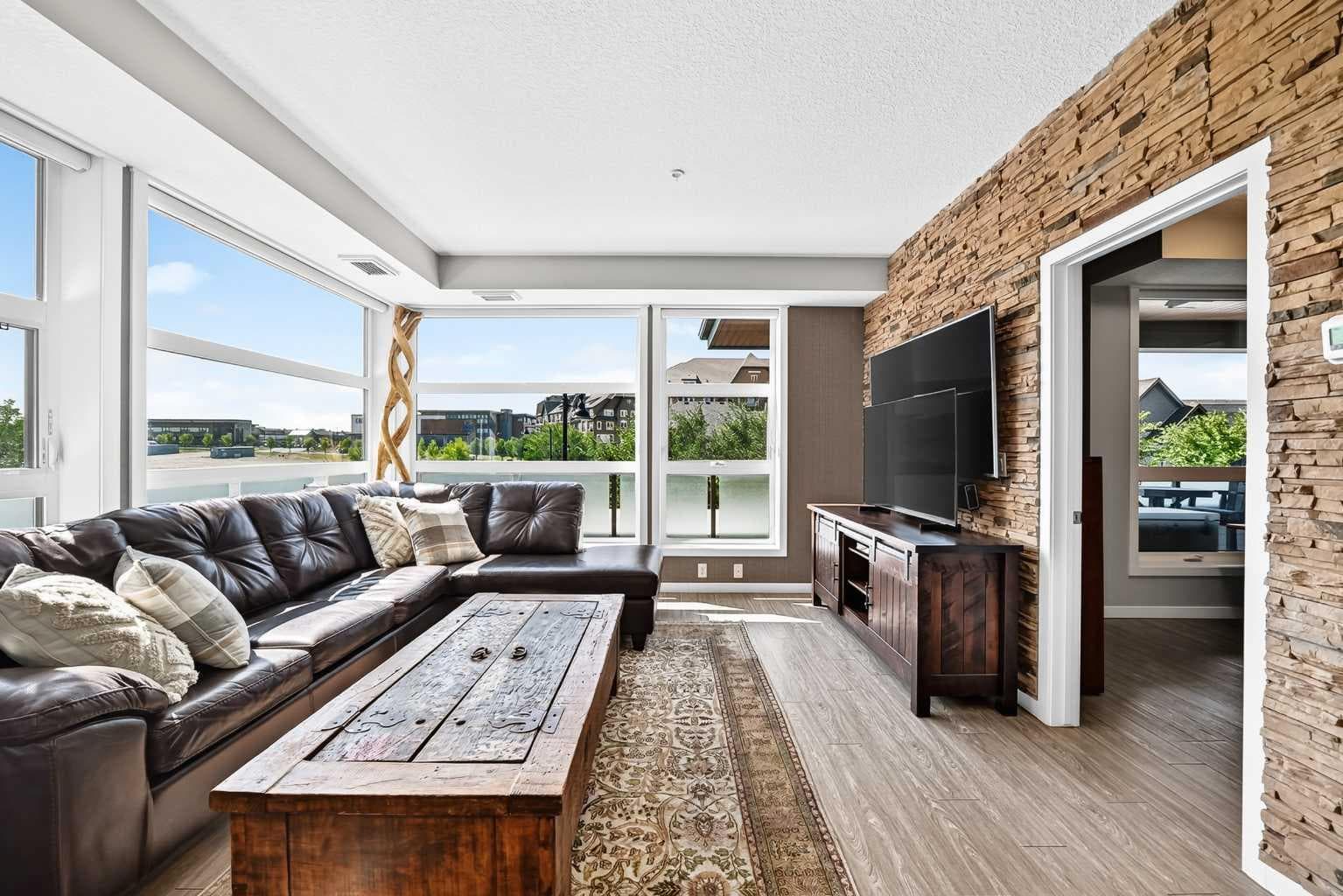 201, 122 Mahogany Centre SE