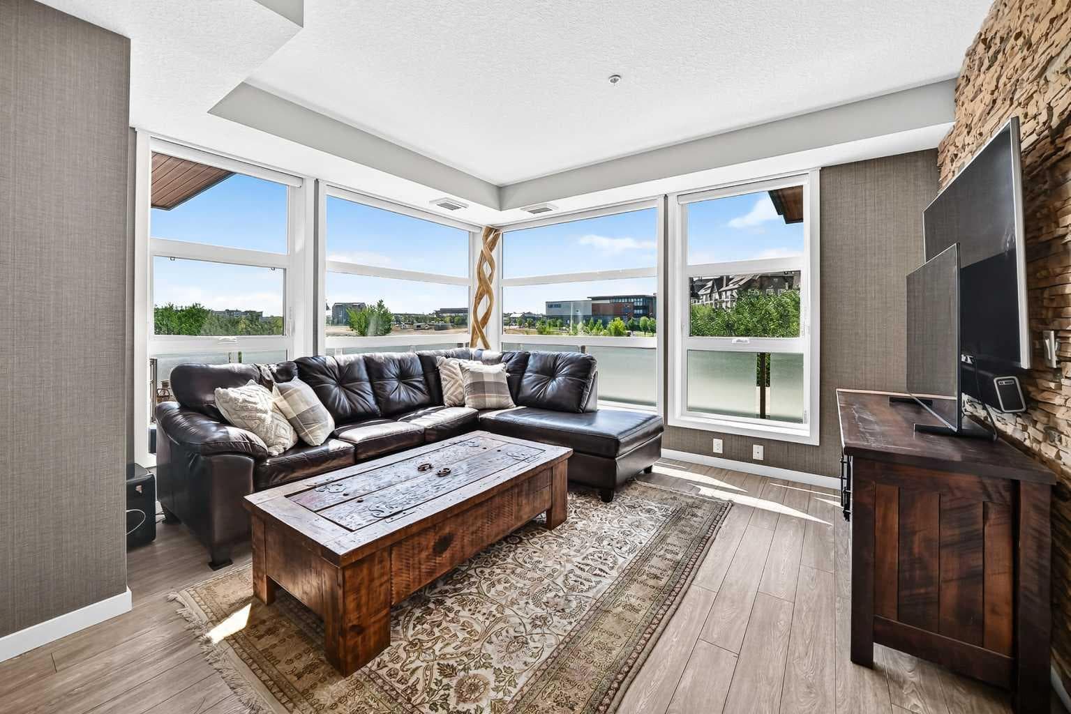201, 122 Mahogany Centre SE