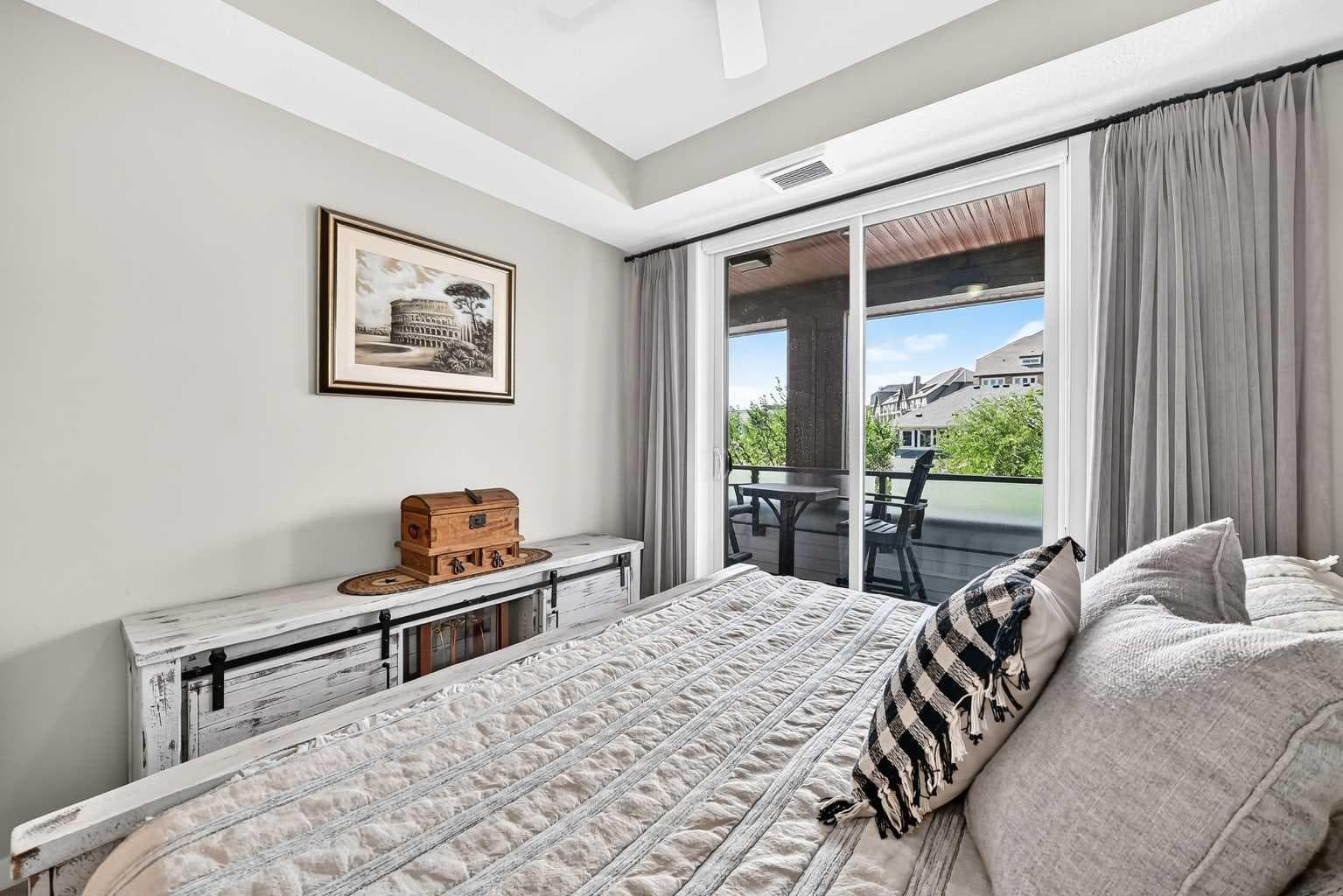 201, 122 Mahogany Centre SE