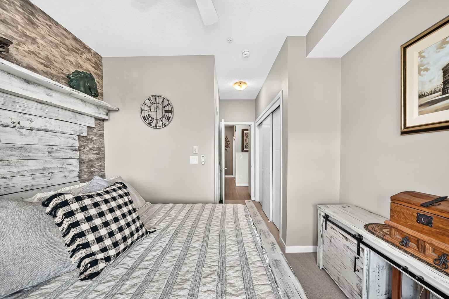 201, 122 Mahogany Centre SE