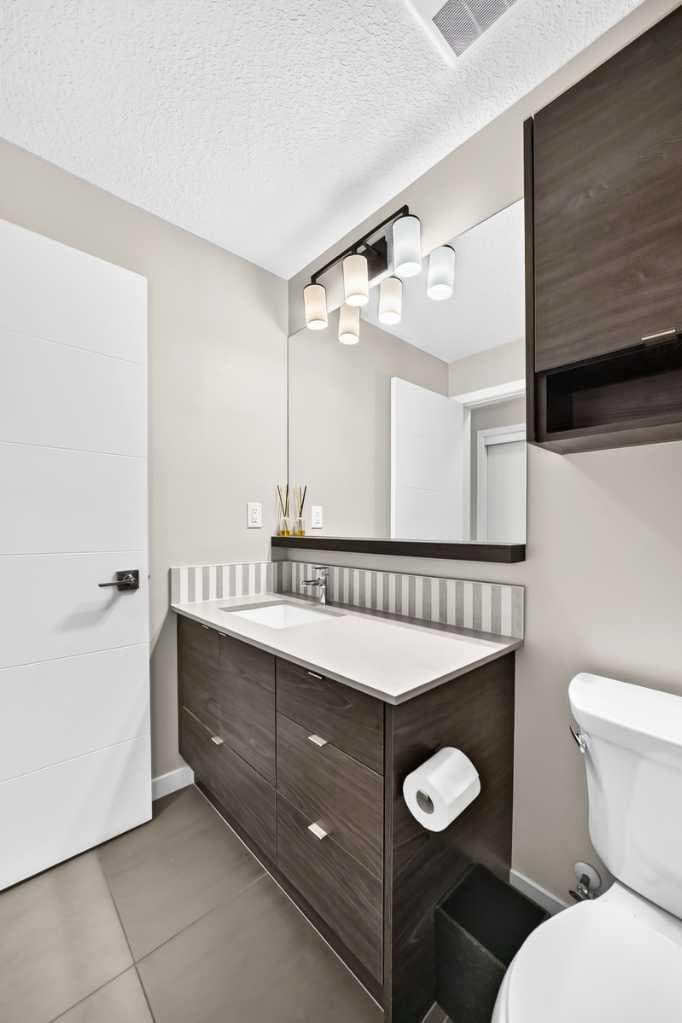 201, 122 Mahogany Centre SE
