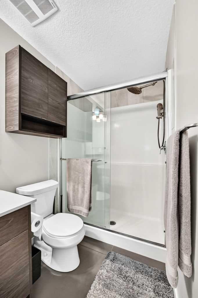 201, 122 Mahogany Centre SE