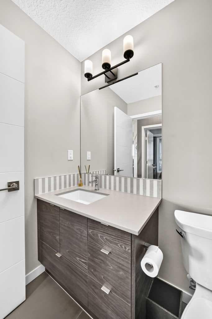 201, 122 Mahogany Centre SE