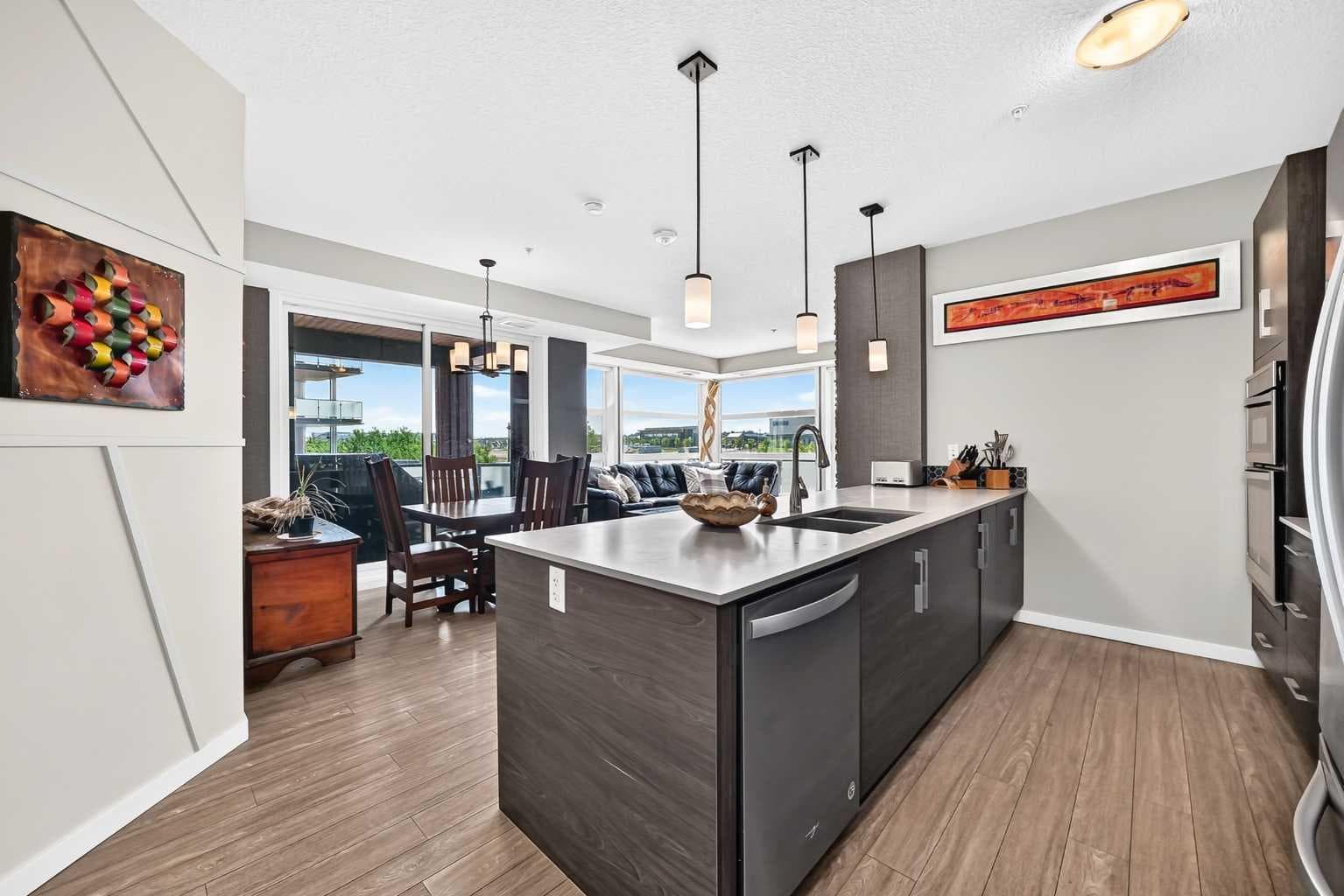 201, 122 Mahogany Centre SE