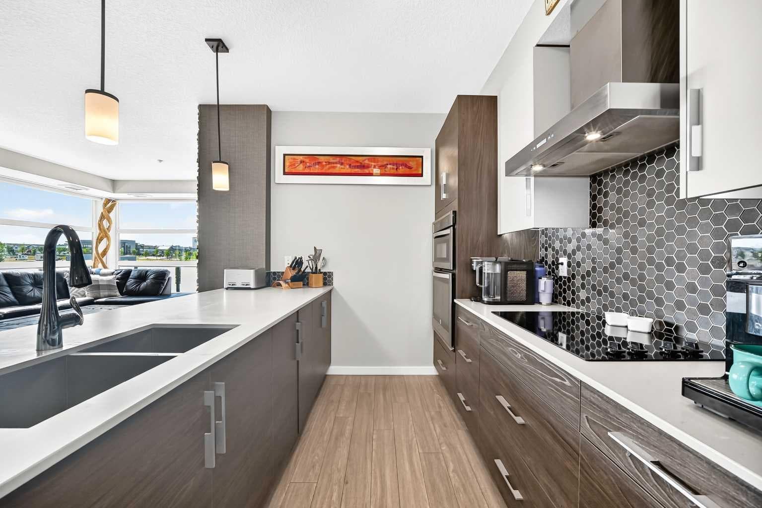 201, 122 Mahogany Centre SE