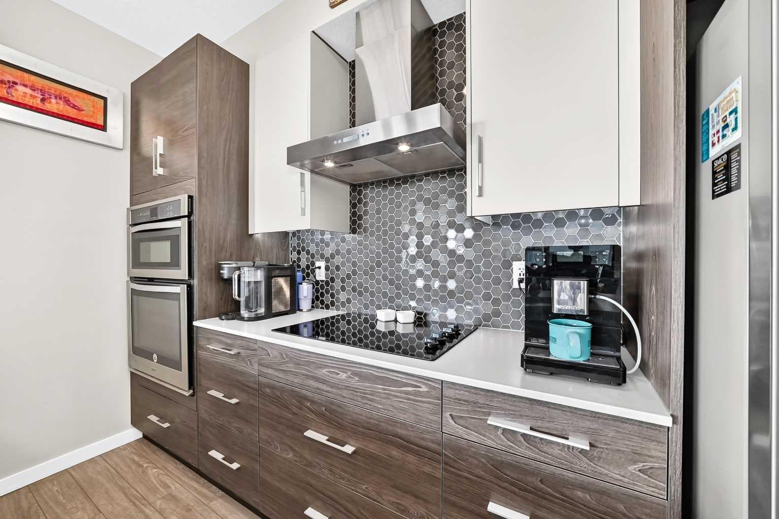 201, 122 Mahogany Centre SE