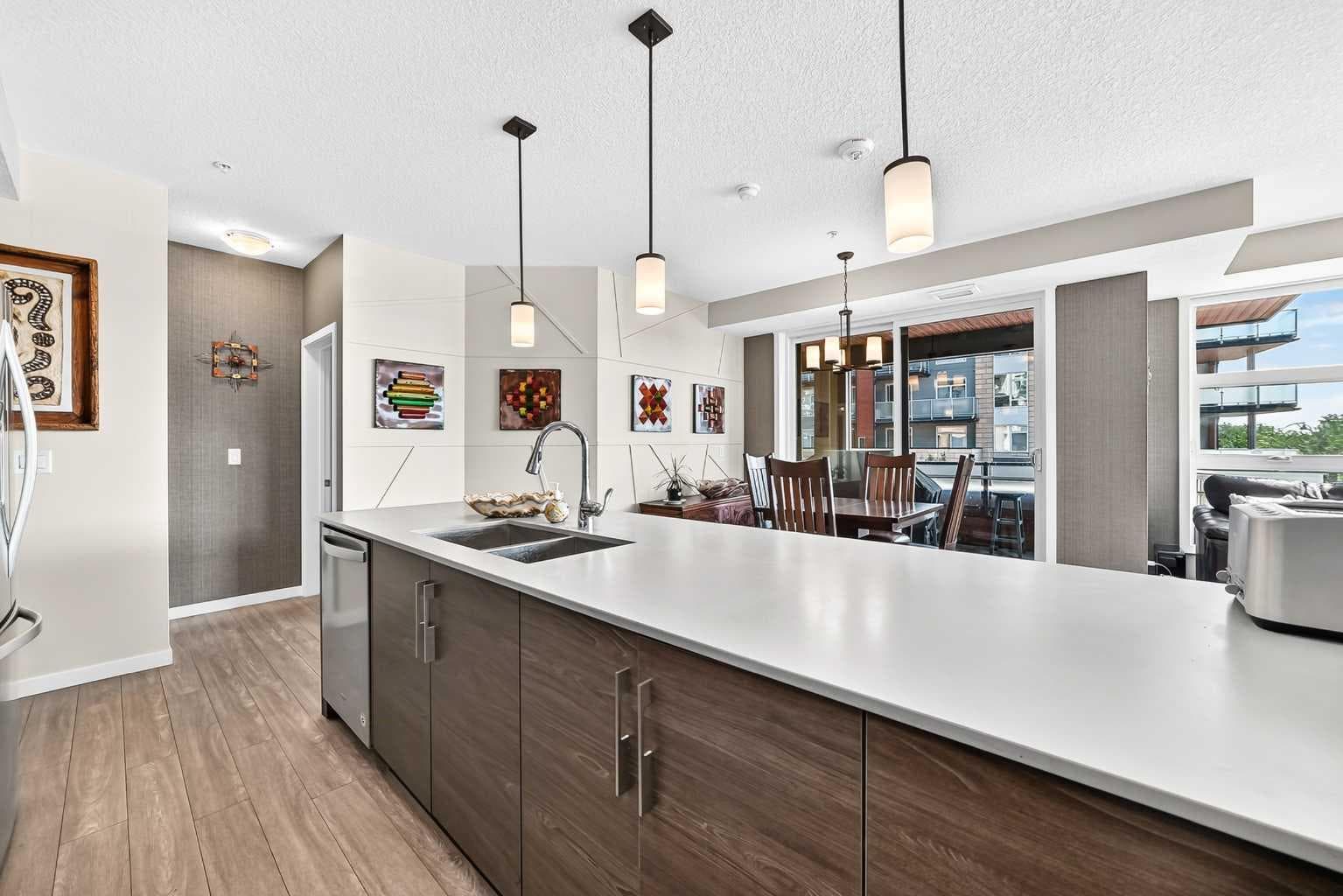 201, 122 Mahogany Centre SE