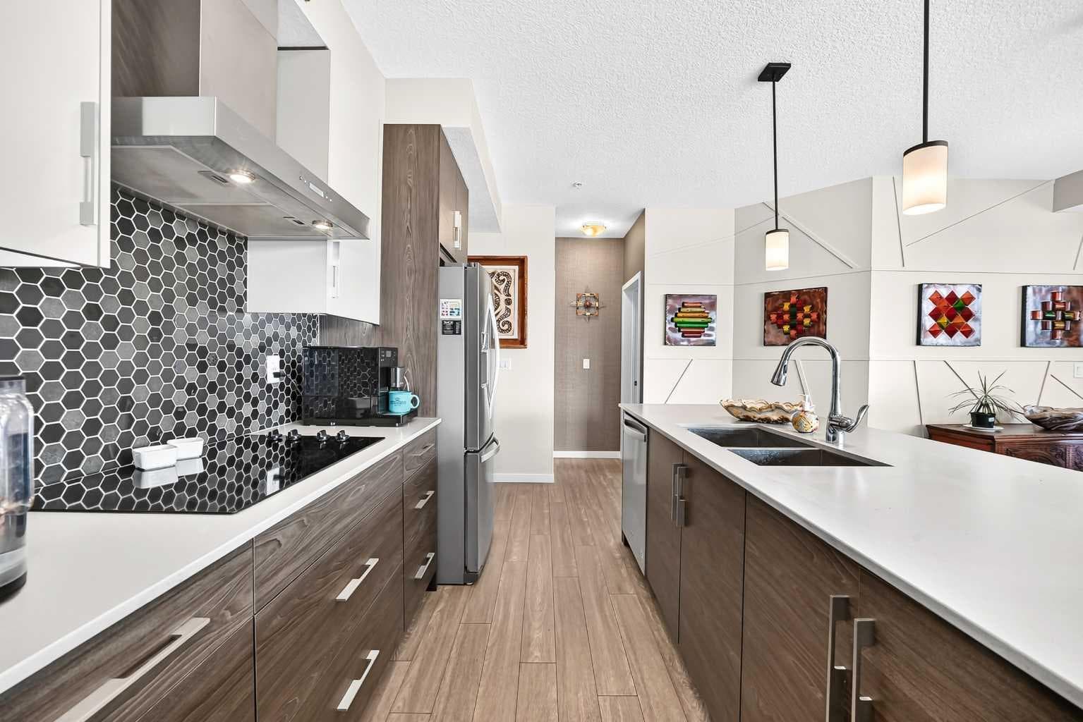 201, 122 Mahogany Centre SE