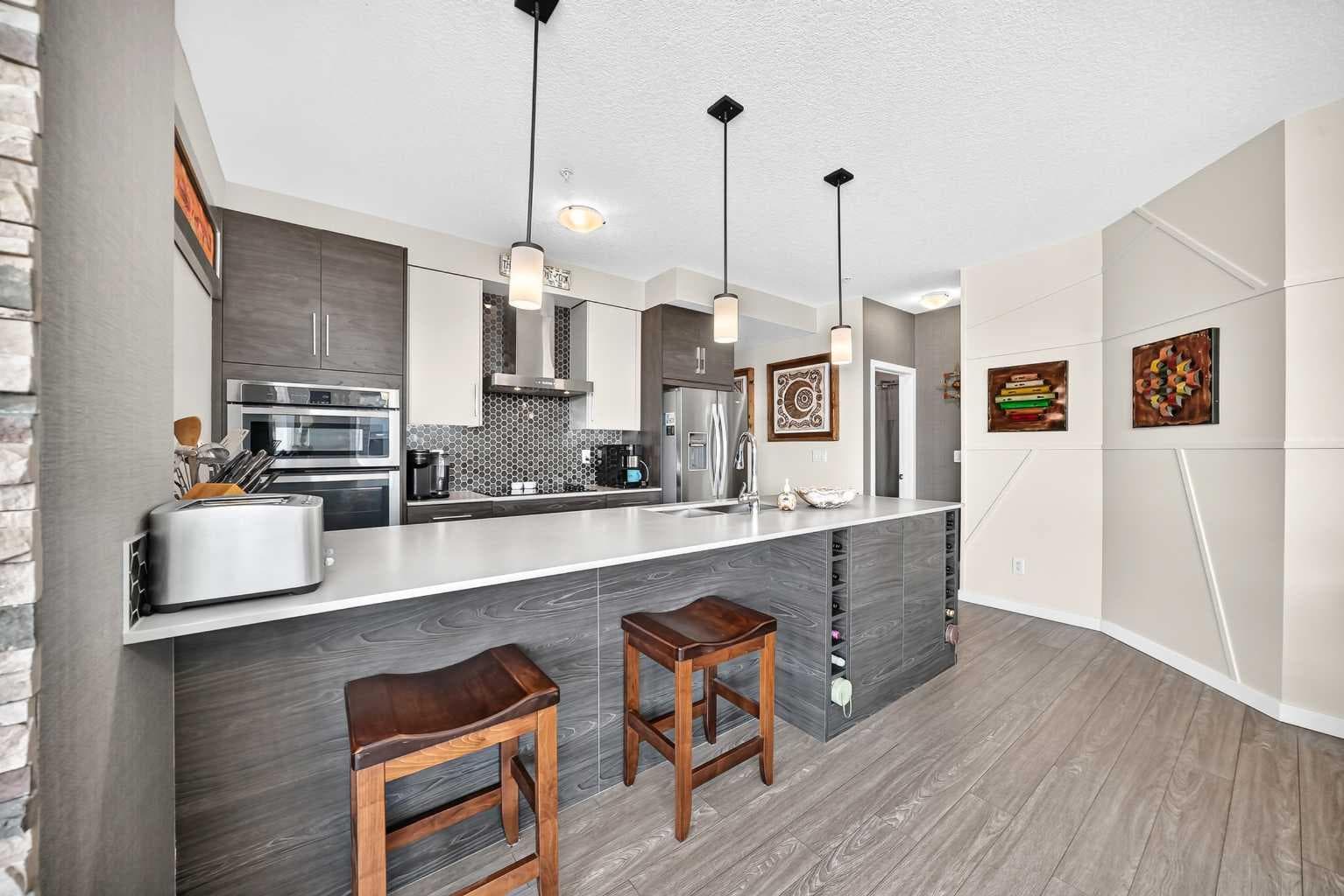 201, 122 Mahogany Centre SE