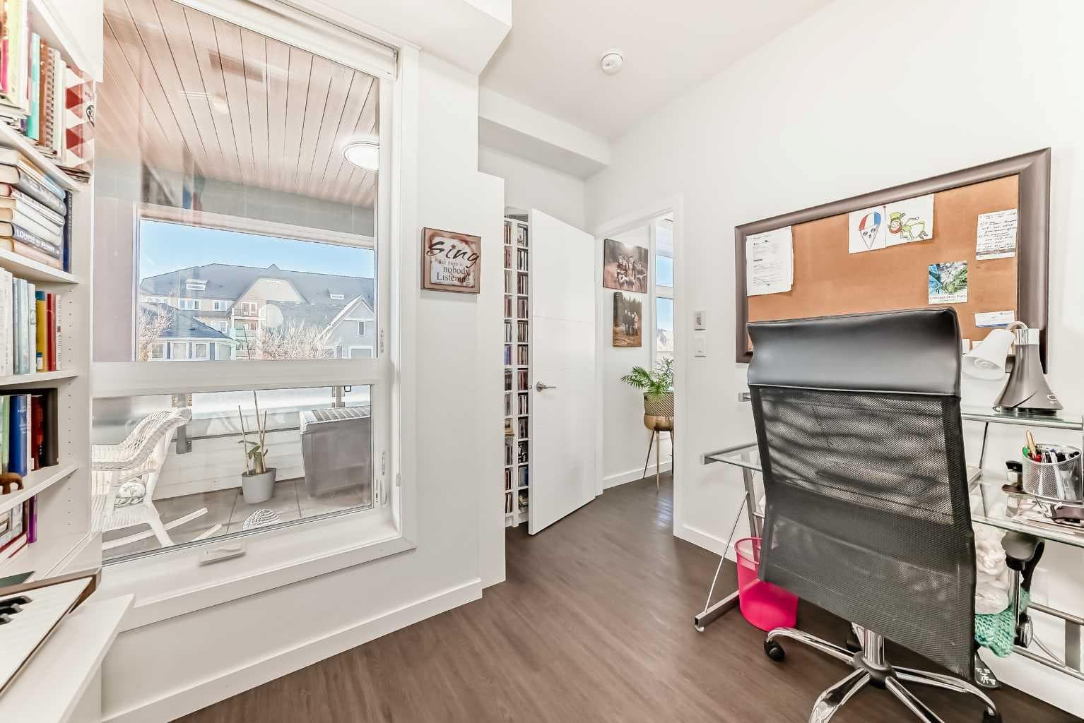 202, 122 Mahogany Centre SE