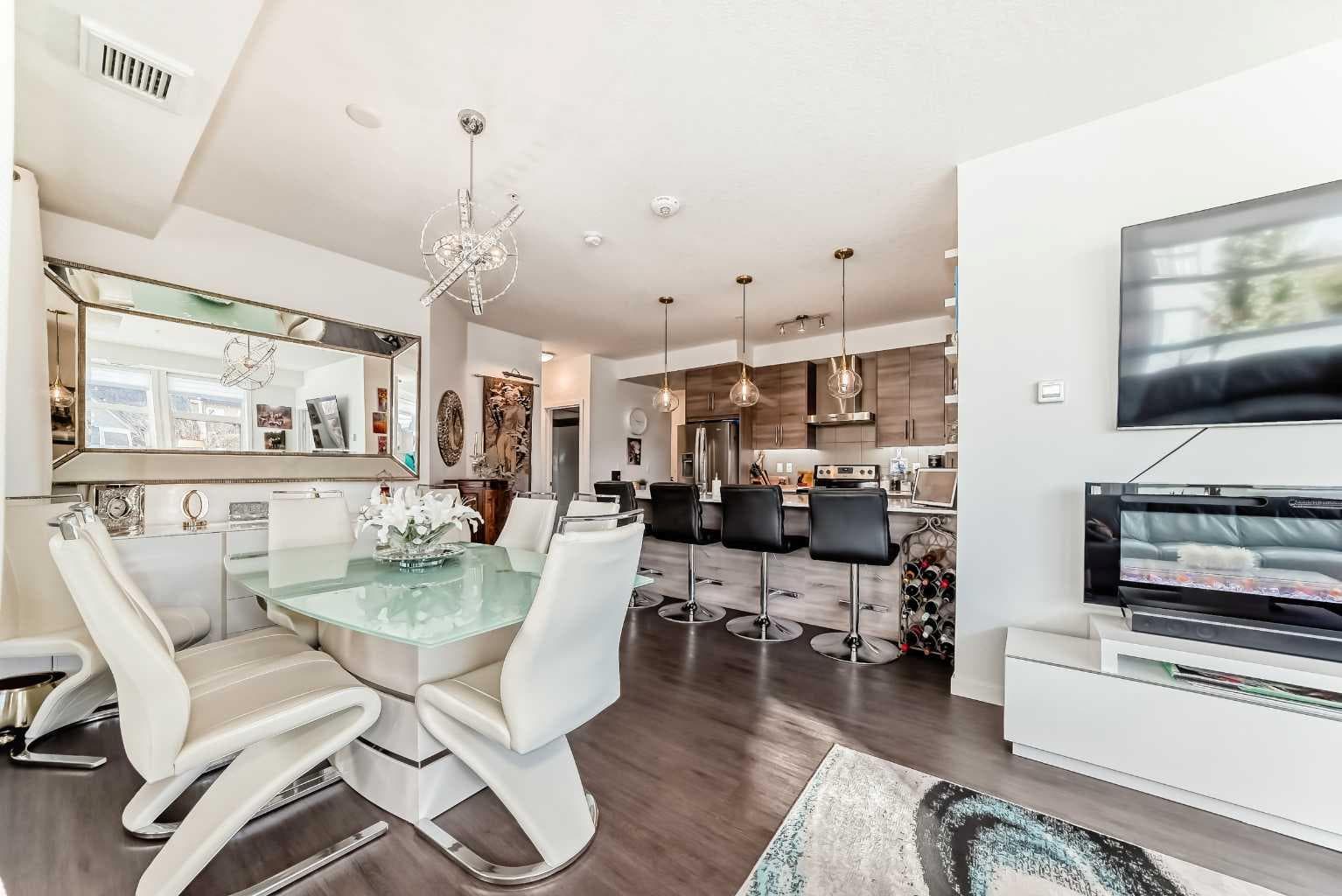 202, 122 Mahogany Centre SE