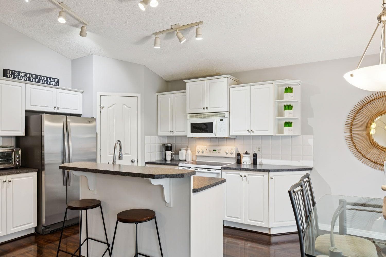 21 Covehaven Gardens NE