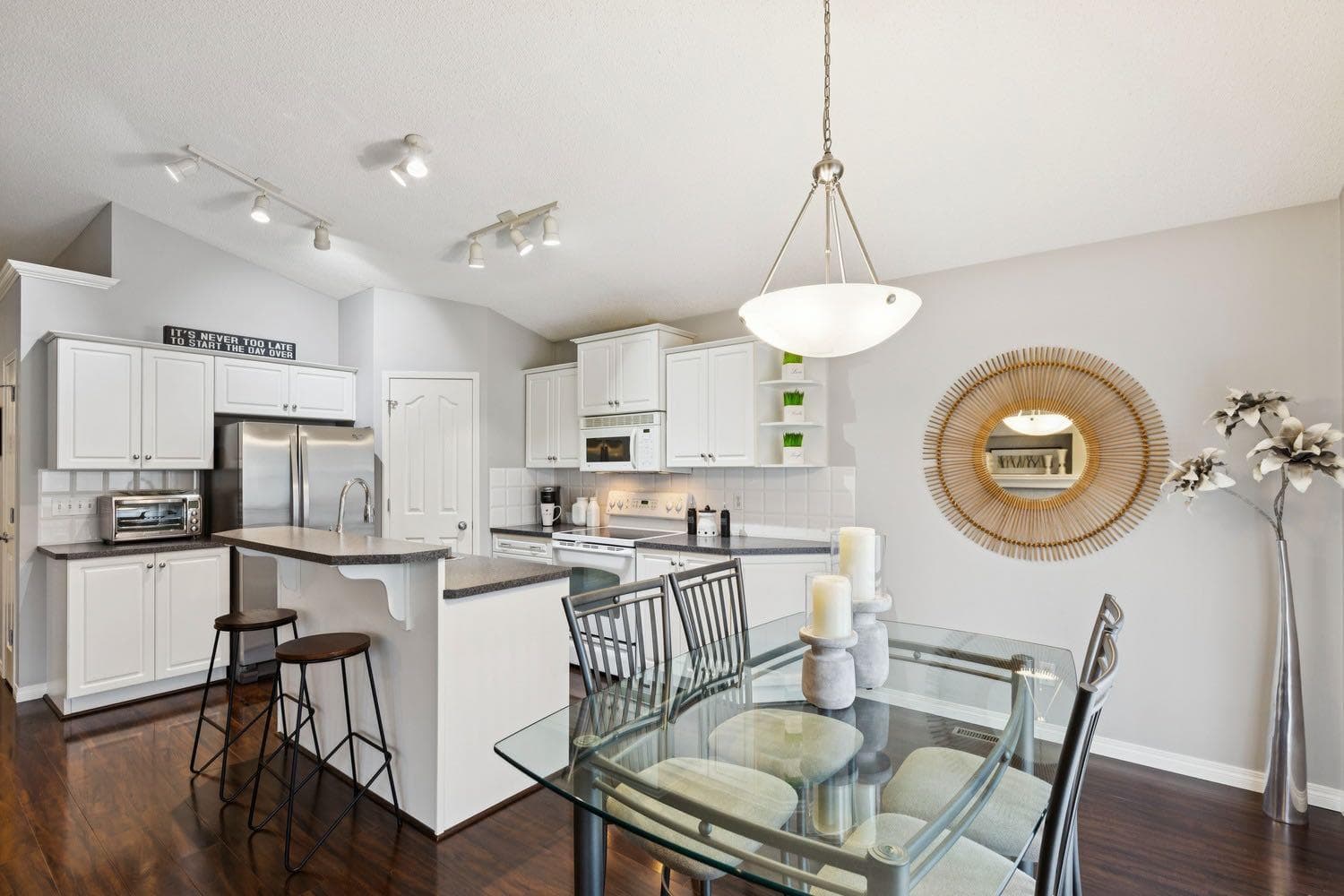 21 Covehaven Gardens NE