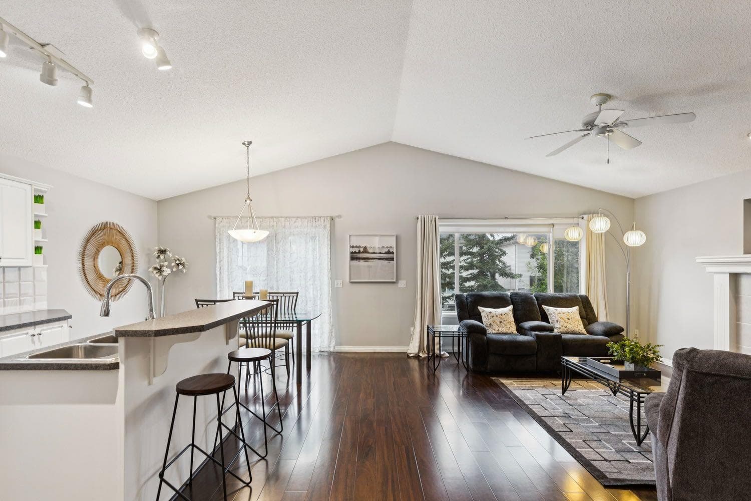 21 Covehaven Gardens NE