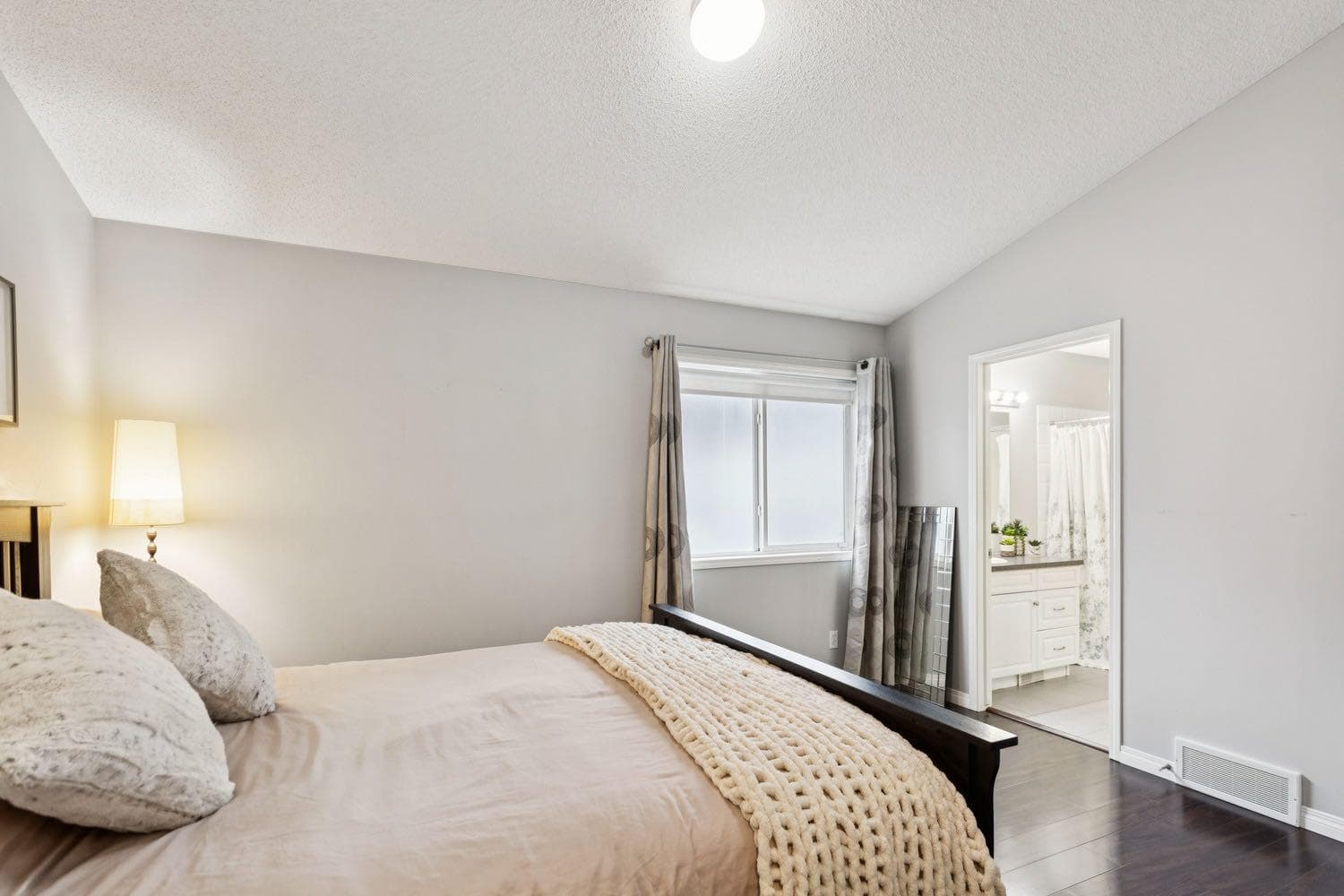 21 Covehaven Gardens NE