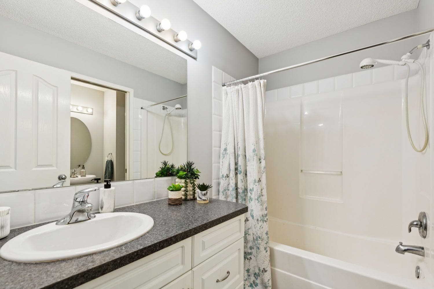 21 Covehaven Gardens NE