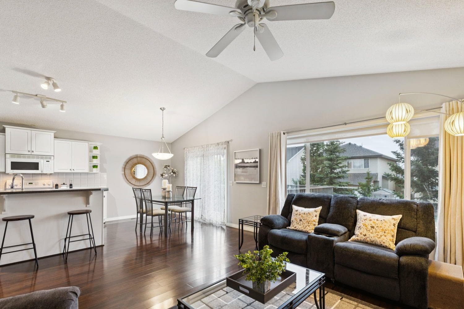 21 Covehaven Gardens NE