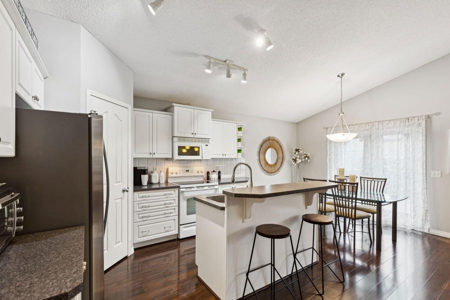 21 Covehaven Gardens NE