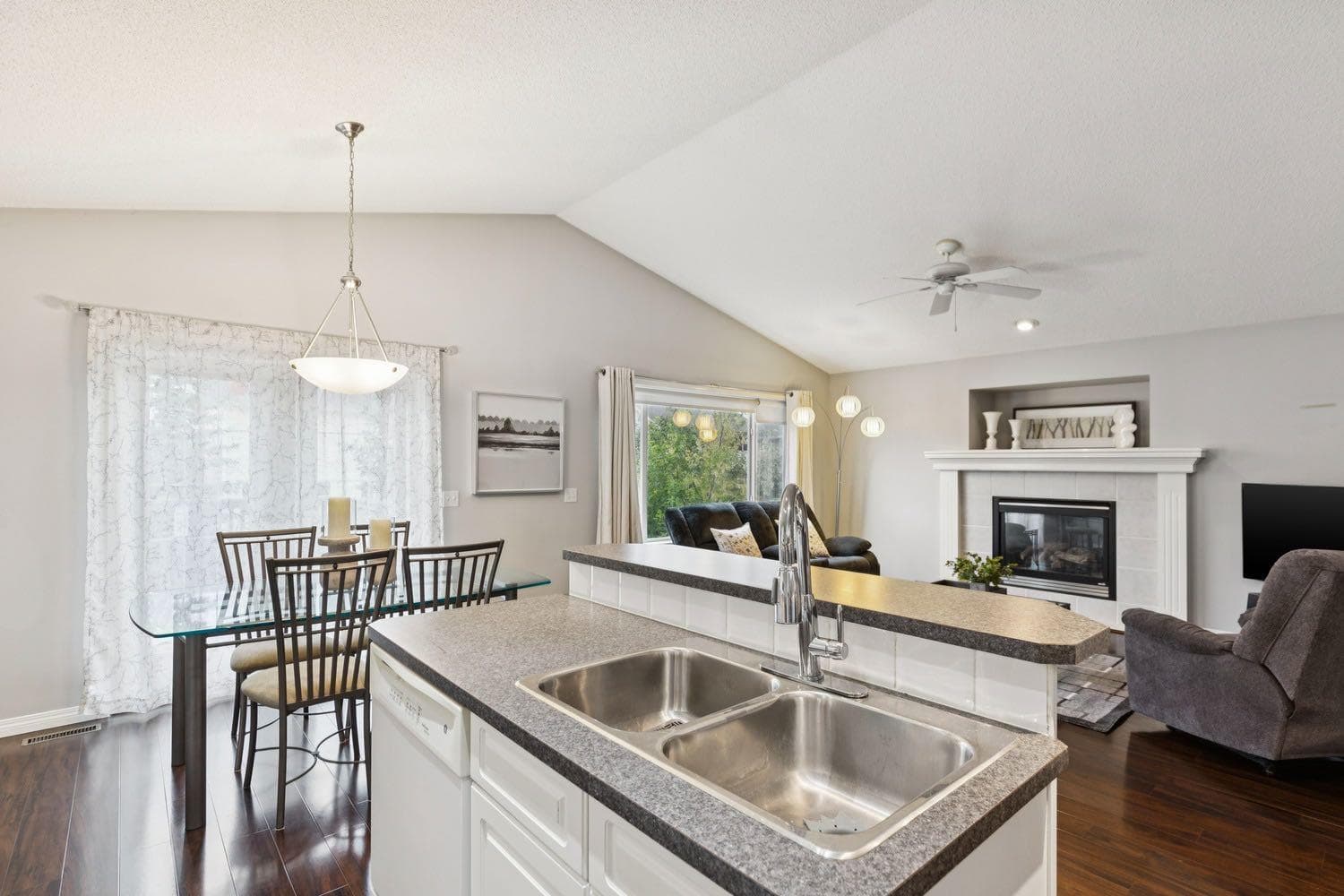 21 Covehaven Gardens NE