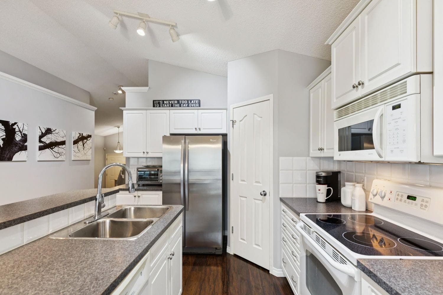 21 Covehaven Gardens NE