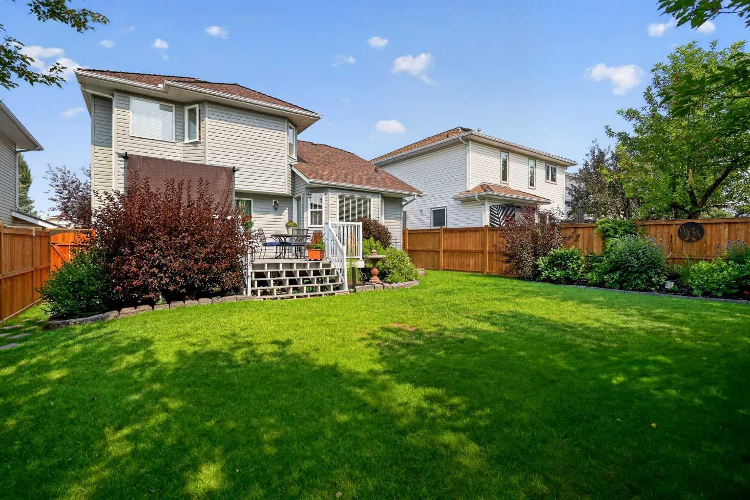 264 Riverview Close SE