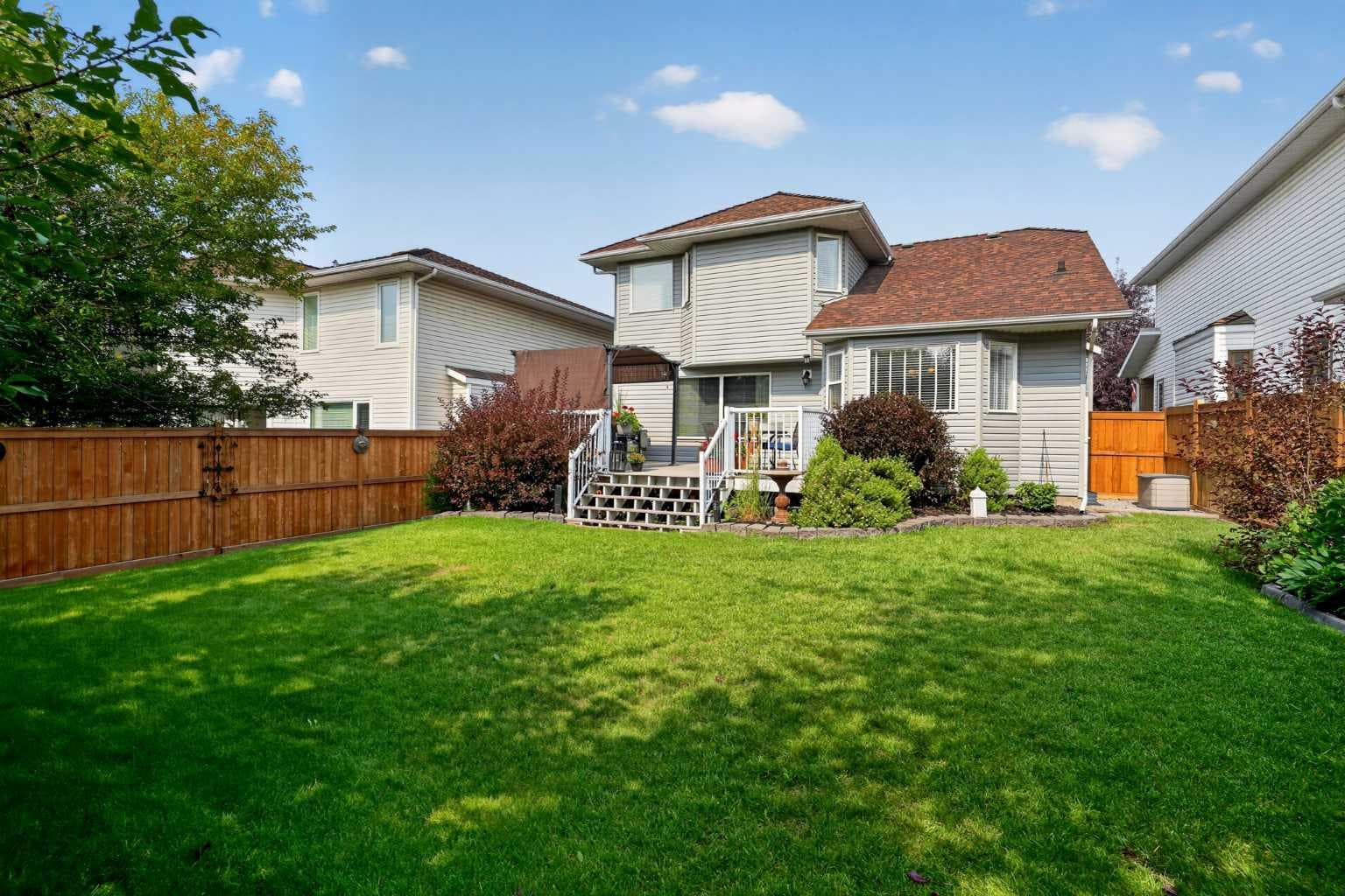 264 Riverview Close SE