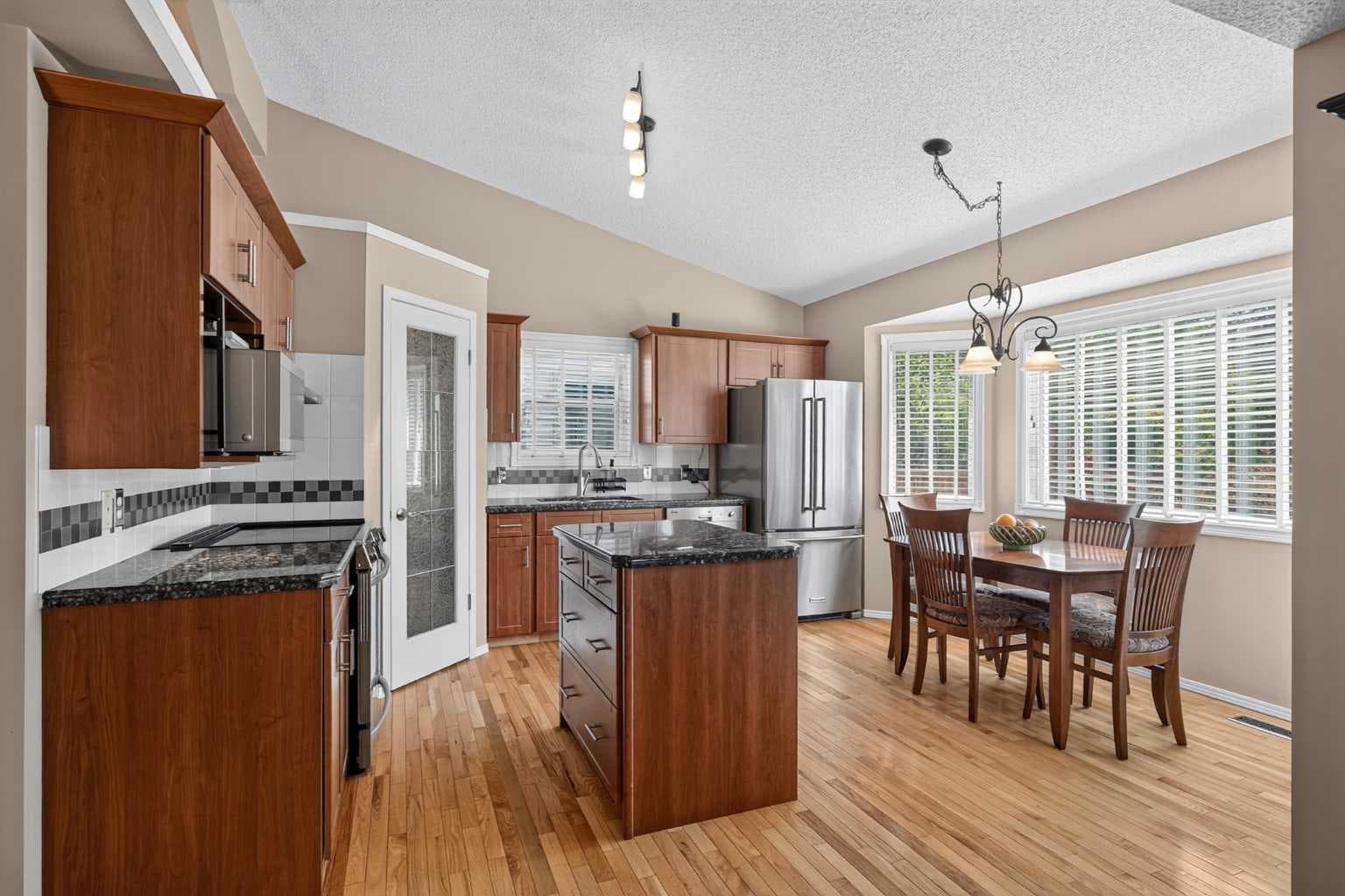264 Riverview Close SE