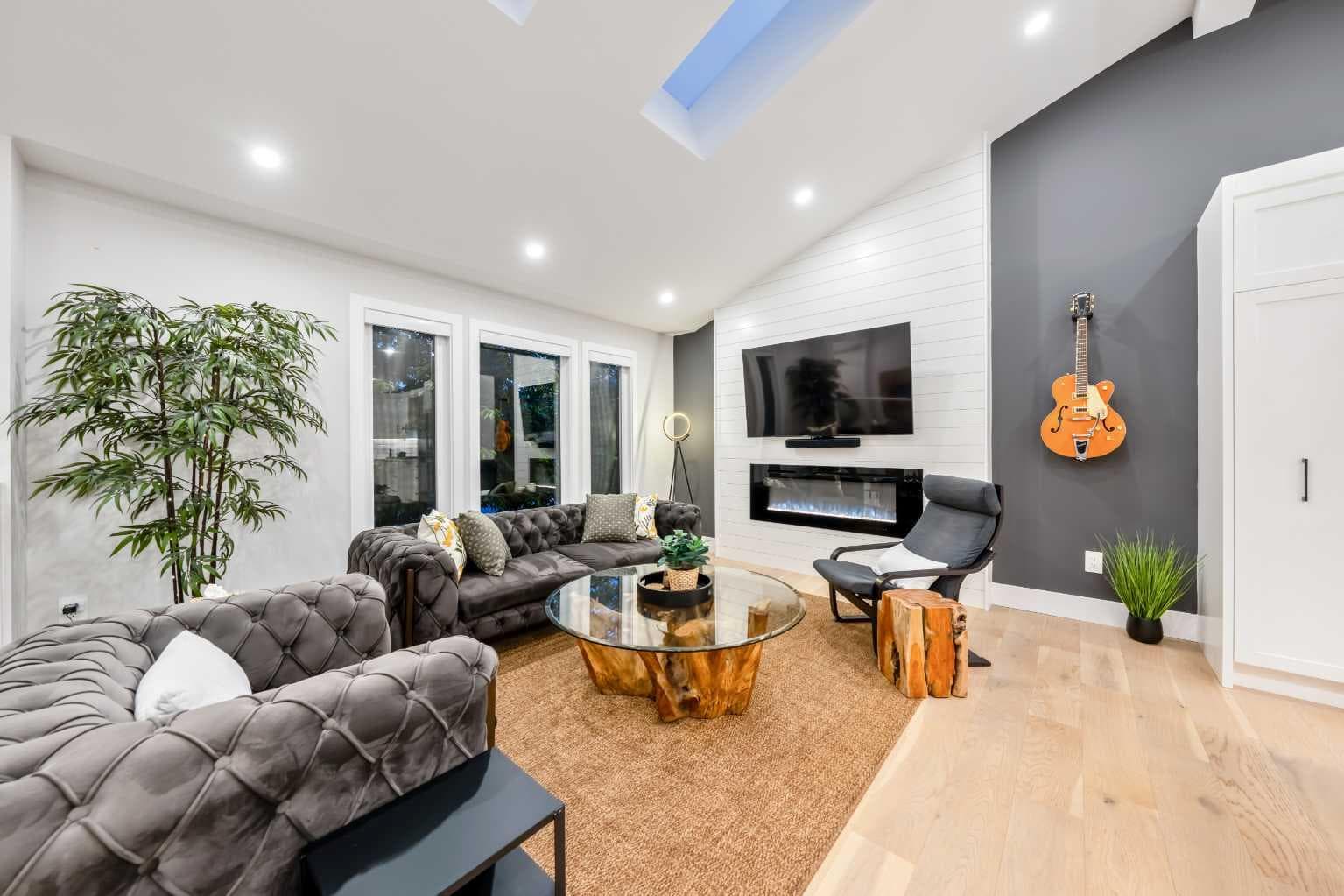 100 Lake Crimson Close SE