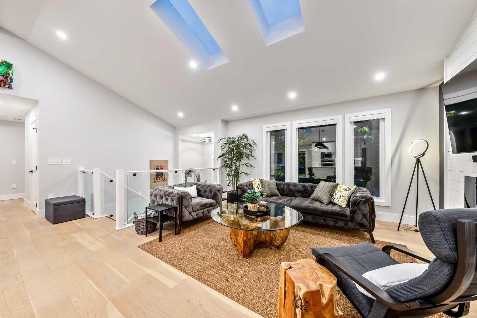 100 Lake Crimson Close SE