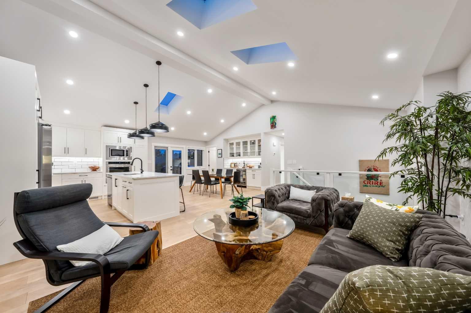 100 Lake Crimson Close SE