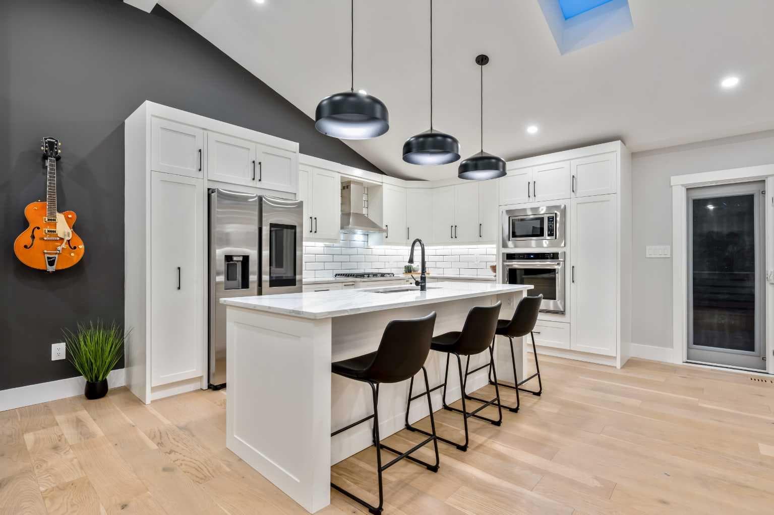 100 Lake Crimson Close SE