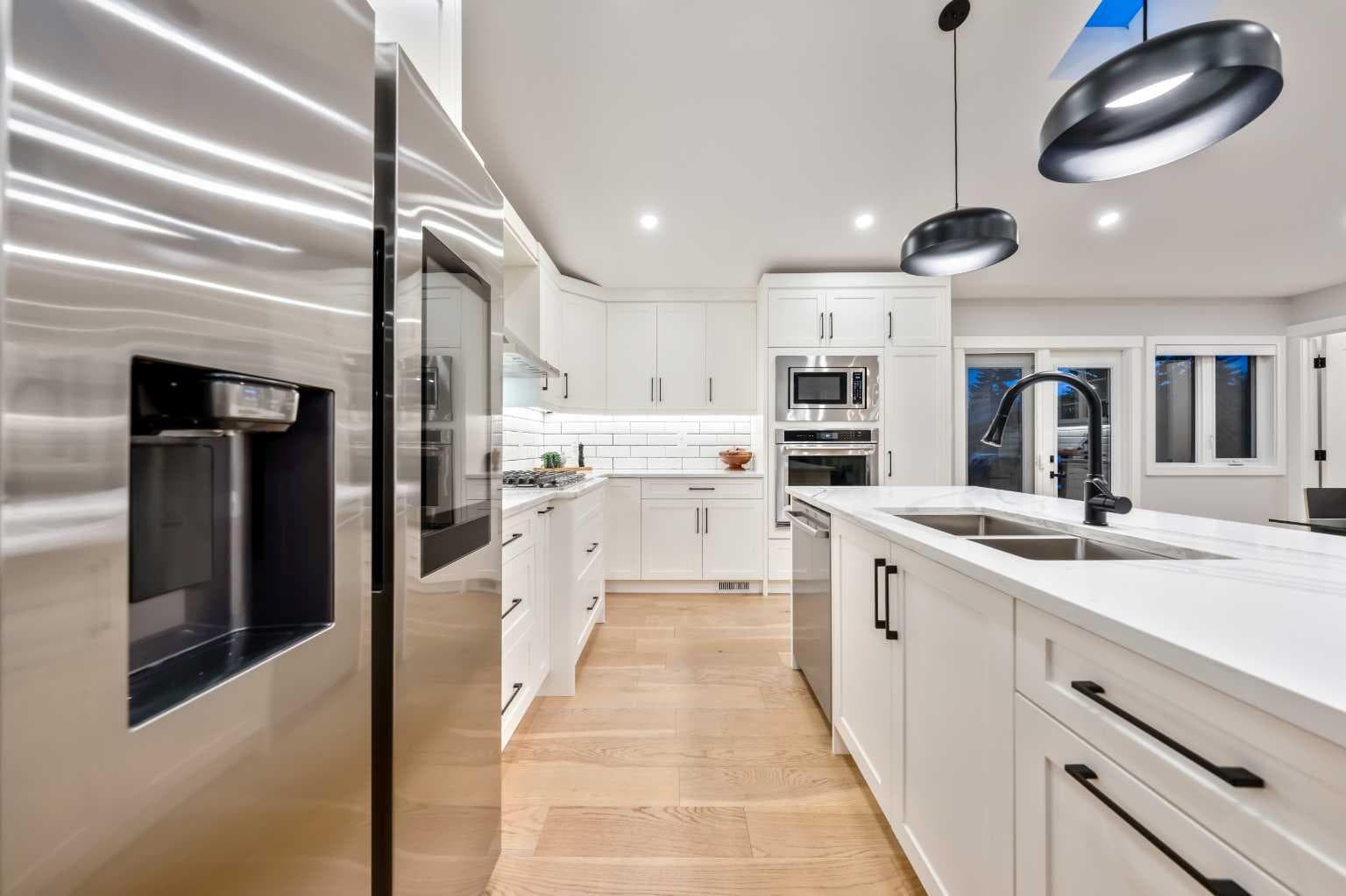 100 Lake Crimson Close SE
